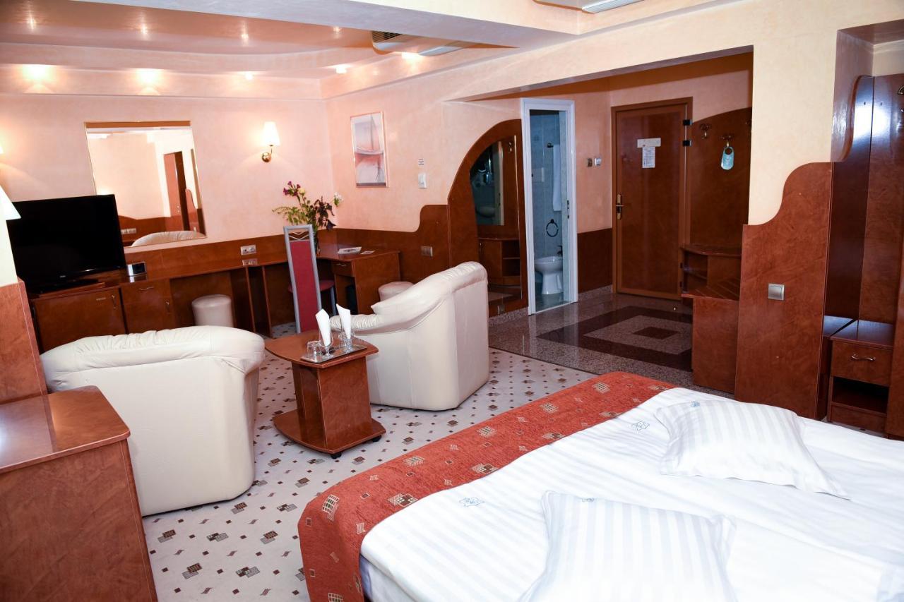Hotel Carpati Baia Mare Bagian luar foto