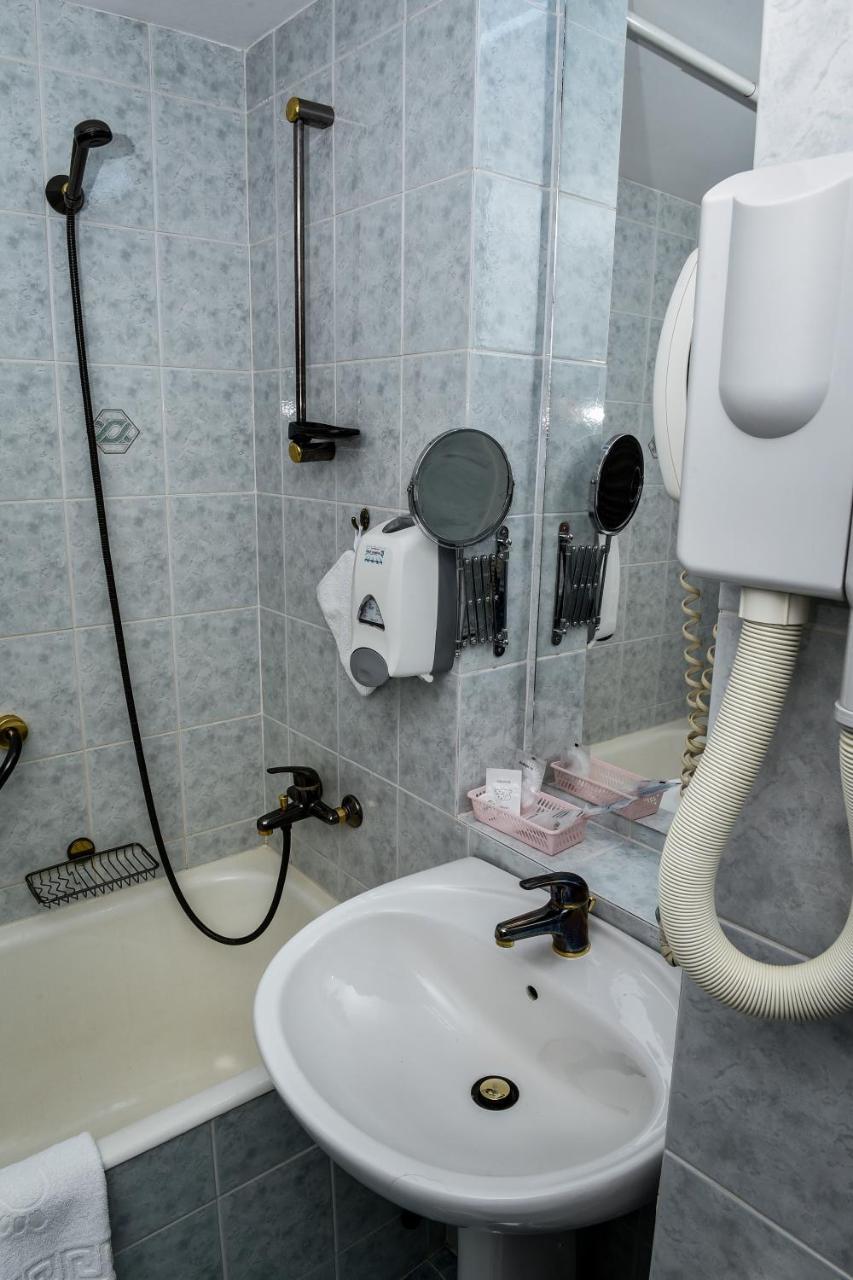 Hotel Carpati Baia Mare Bagian luar foto