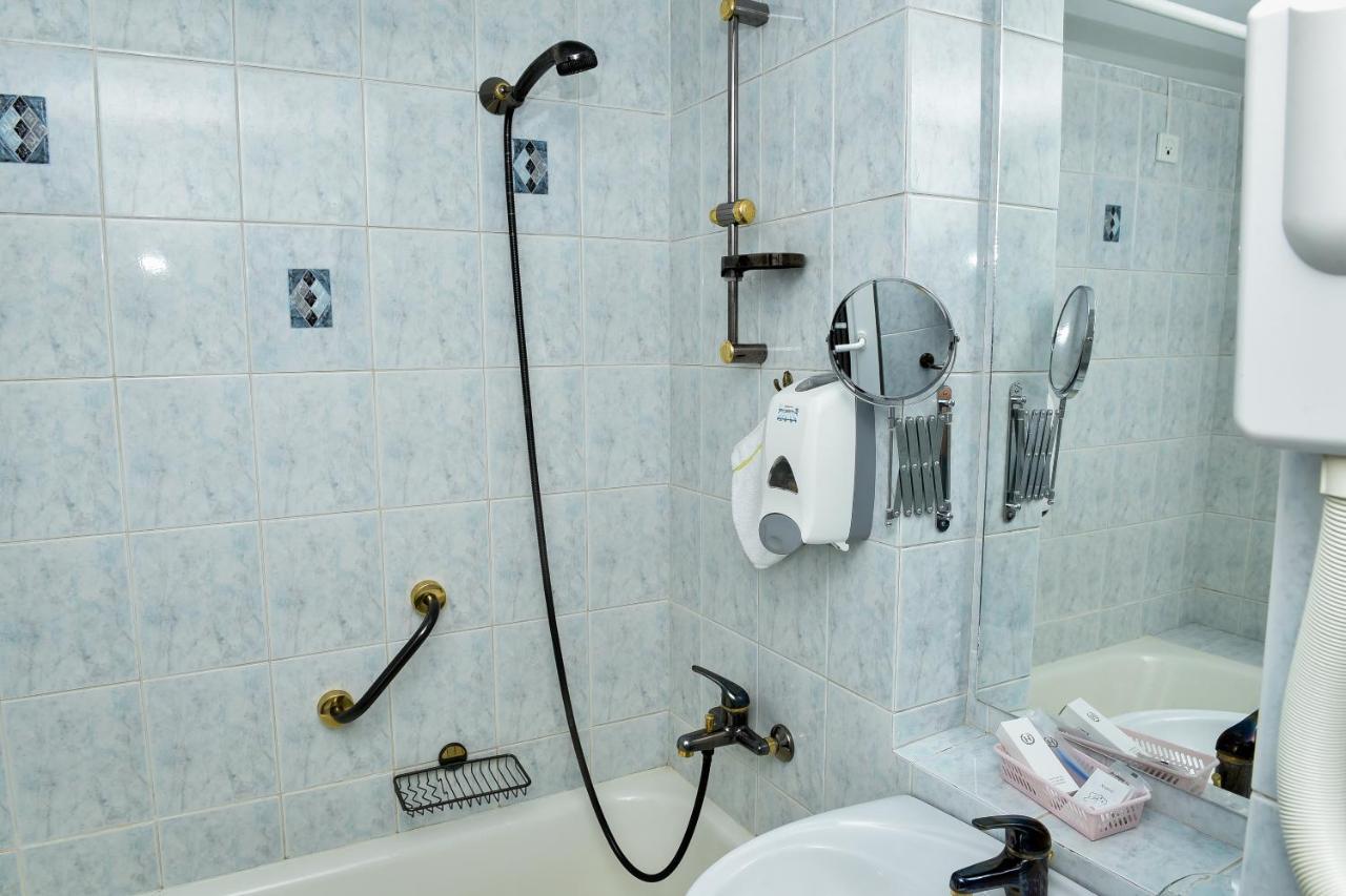 Hotel Carpati Baia Mare Bagian luar foto