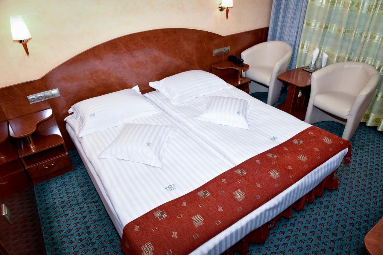Hotel Carpati Baia Mare Bagian luar foto