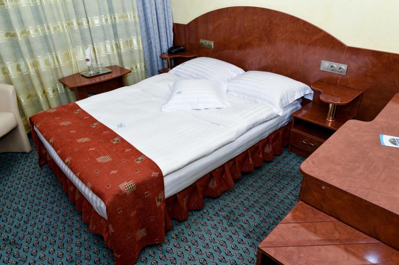 Hotel Carpati Baia Mare Bagian luar foto