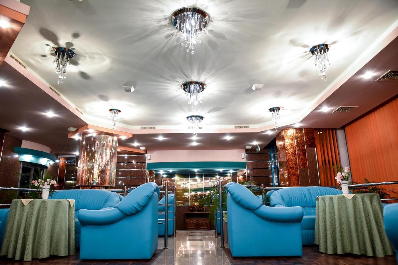 Hotel Carpati Baia Mare Bagian luar foto